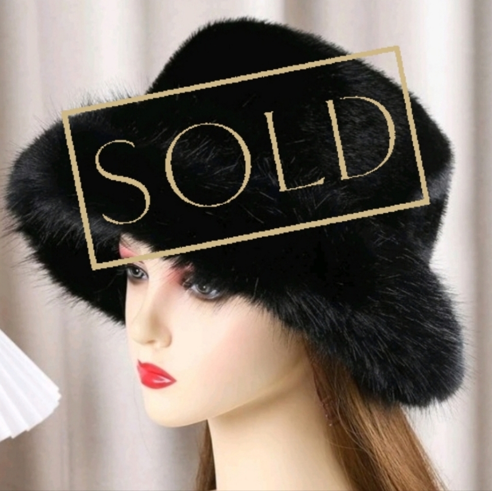 ***SOLD ON DEPOP***NWOT Black Winter Russian Style Hat 22.8in crown